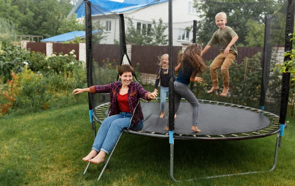 Батут та тенісний стіл